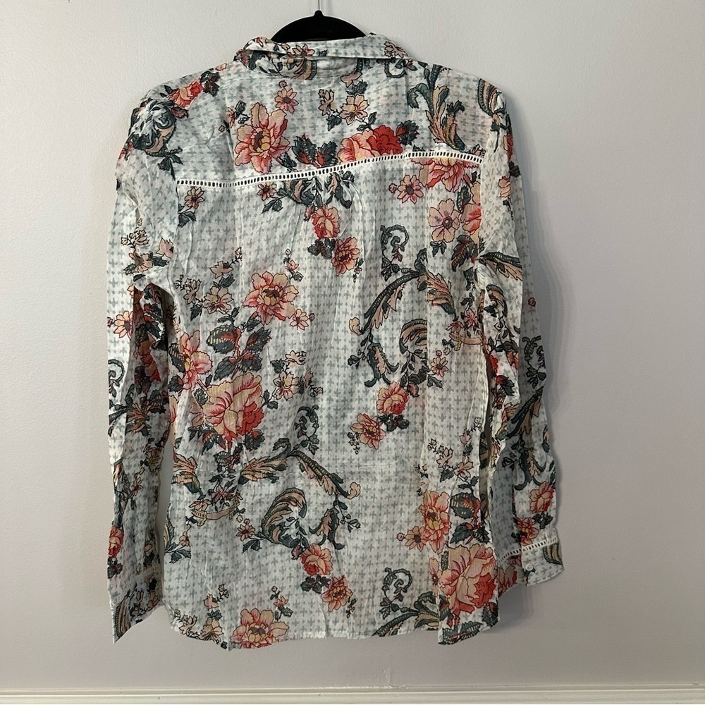 Magazine Women’s Long Sleeve Floral Lace Detailed Button Up Blouse Sz L GUC - Picture 9 of 9